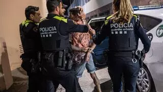 Dos detenidos 'in fraganti' tras robar una cadena valorada en 1.500 euros en Barcelona