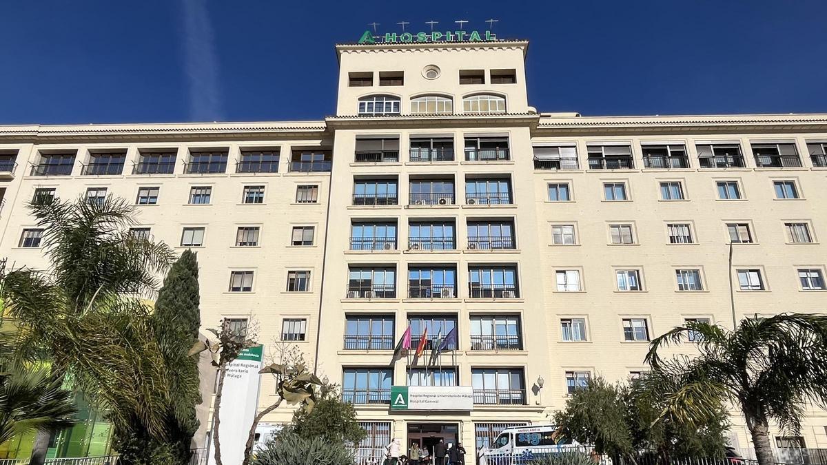 Huelga de médicos en Málaga : la Junta cifra el seguimiento del primer día en un 25 , 57 % y los sindicatos en cerca de un 50 %