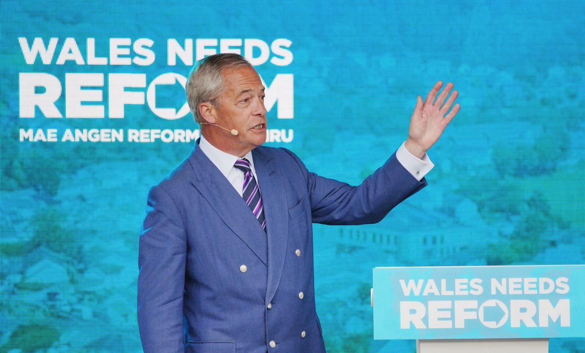 El líder de Reform UK, Nigel Farage, durante un mitin en Merthyr Tydfil, en Gales, este martes.