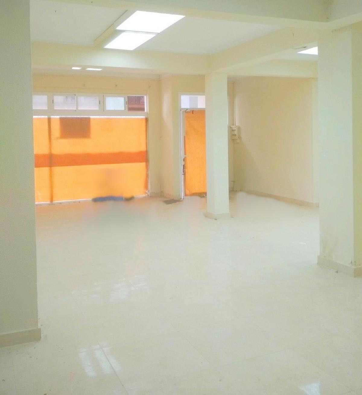 Interior de local en el centro de Huelva