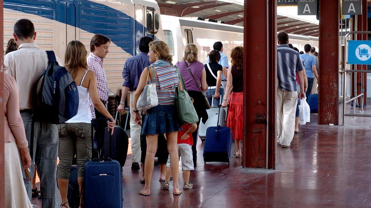 Los jóvenes contarán con descuentos para los viajes en tren.