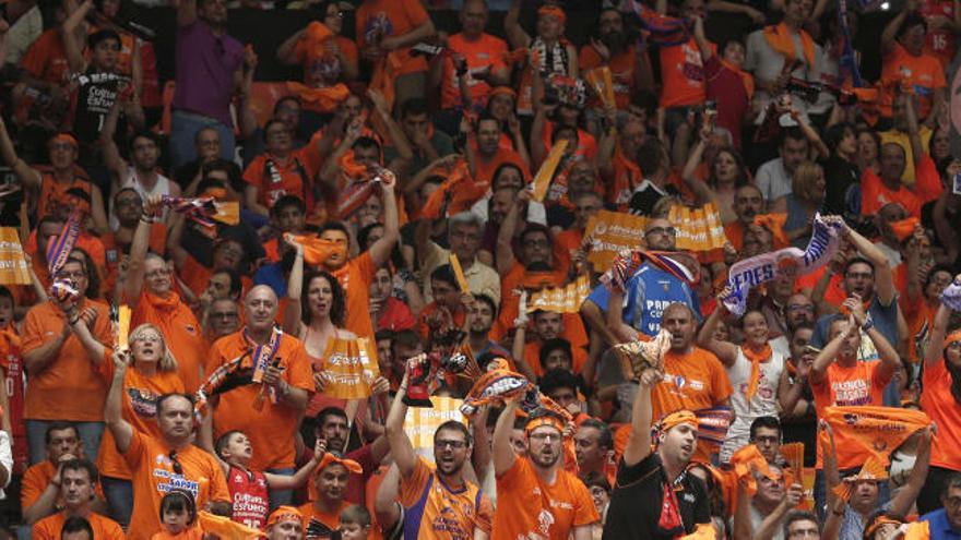 Aficionados en La Fonteta.