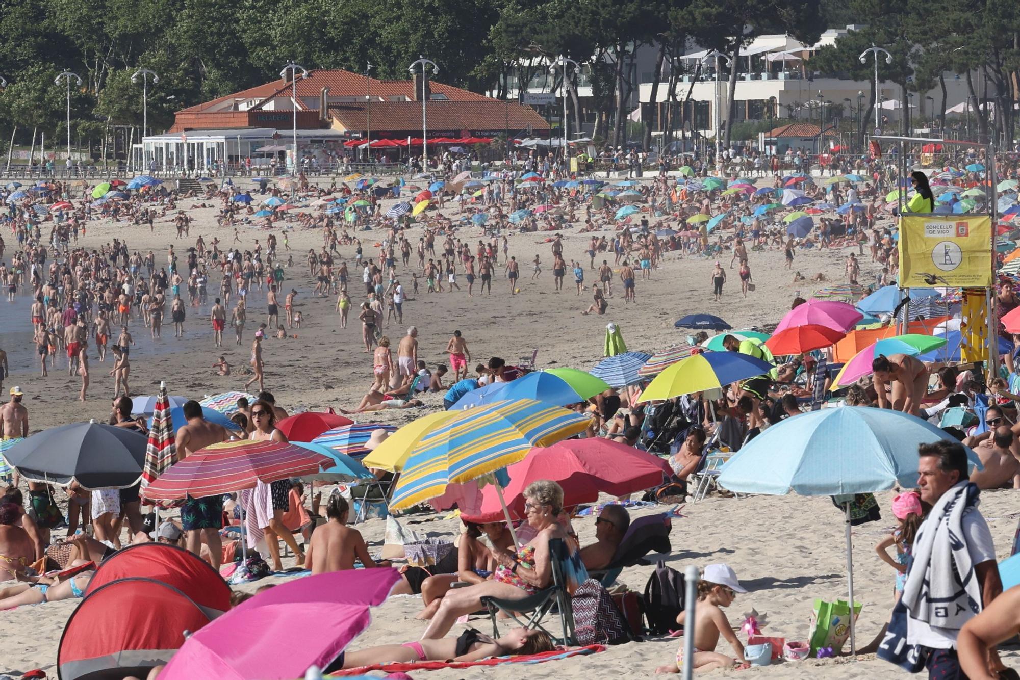 Las playas de Vigo, refugio del calor en el comienzo de julio