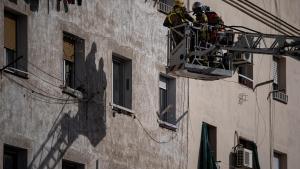 Evacuación de un edificio derrumbado y en mal estado de Badalona.