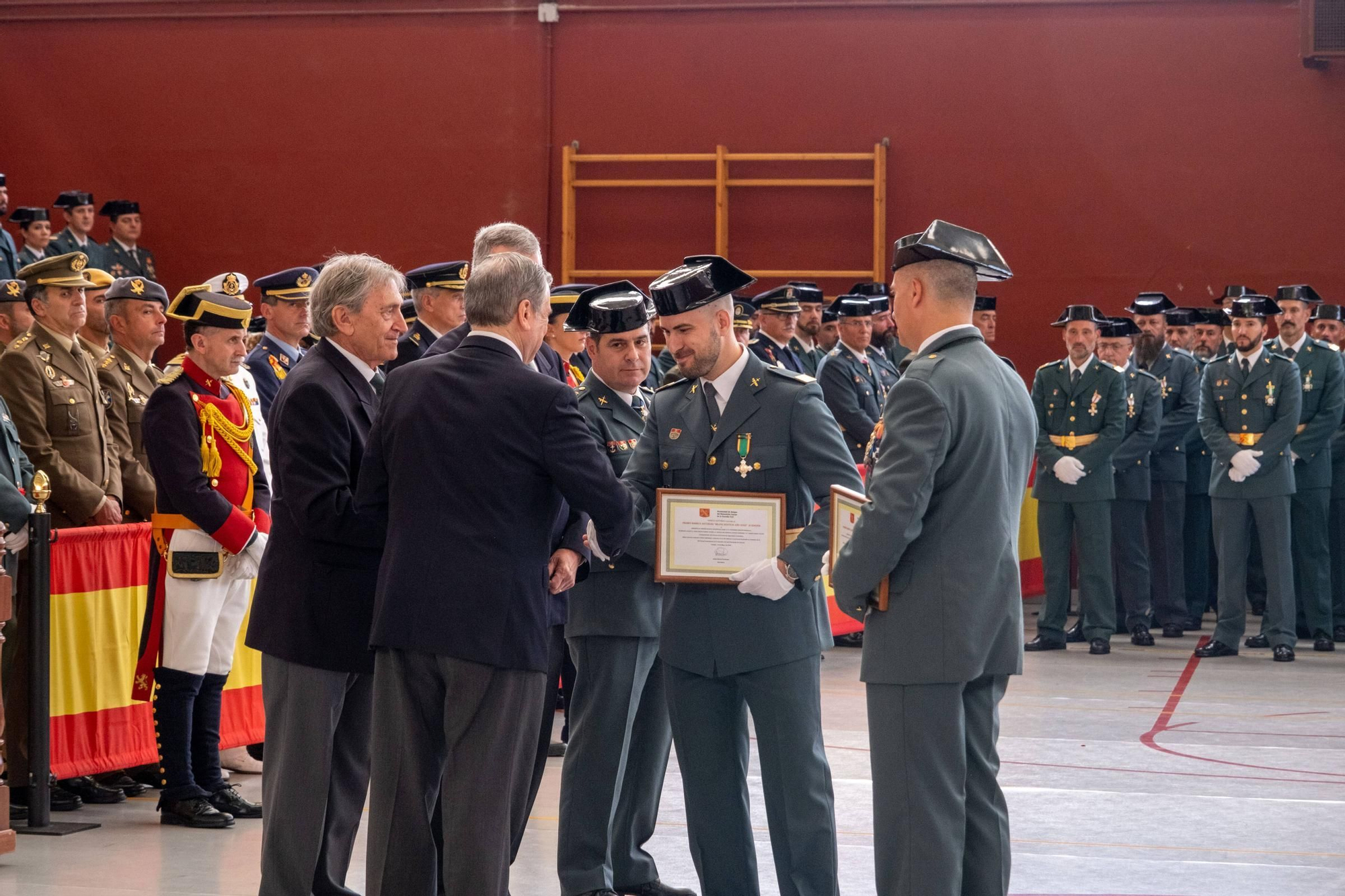 EN IMÁGENES: Así fueron los actos en Oviedo del 179 aniversario de la Guardia Civil