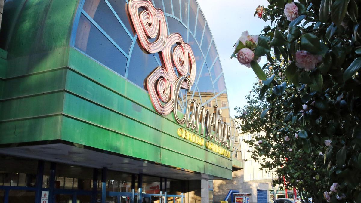 Fachada del centro comercial Camelias.