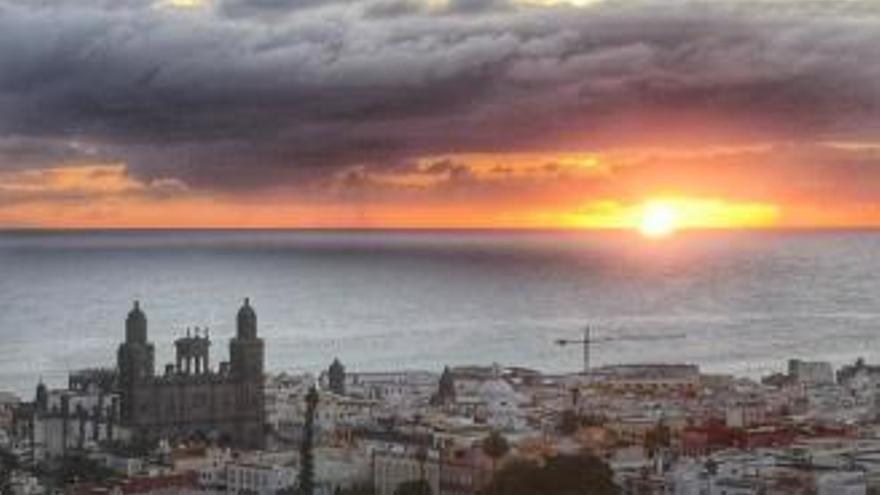 Un martes sin lluvia y con grandes claros