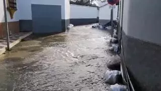La borrasca Leonardo causa desalojos en Cuevas del Becerro por riesgo de derrumbes