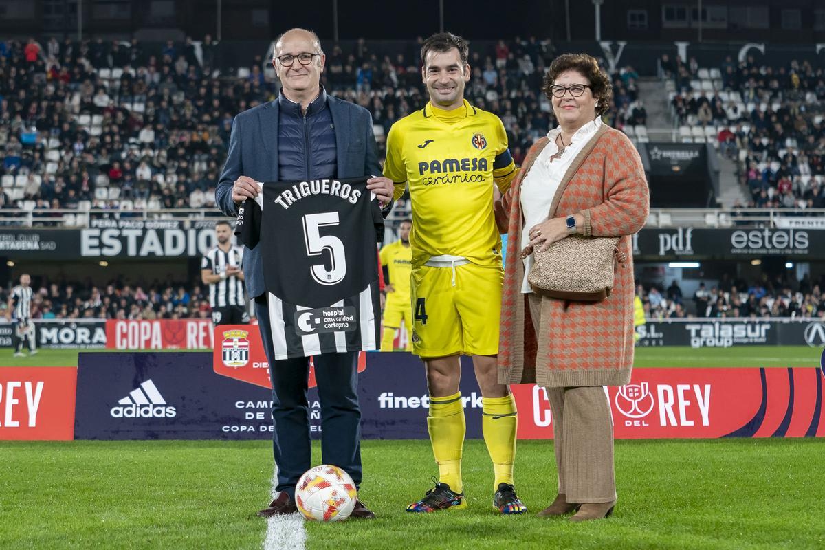 El club blanquinegro ha realizado un homenaje al padre de Manu Trigueros.