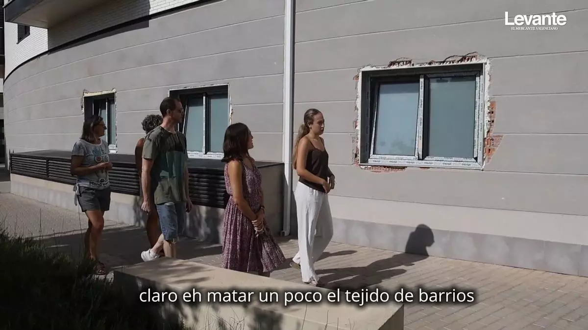 Bernabé se compromete a sacar los apartamentos turísticos de los edificios residenciales de València