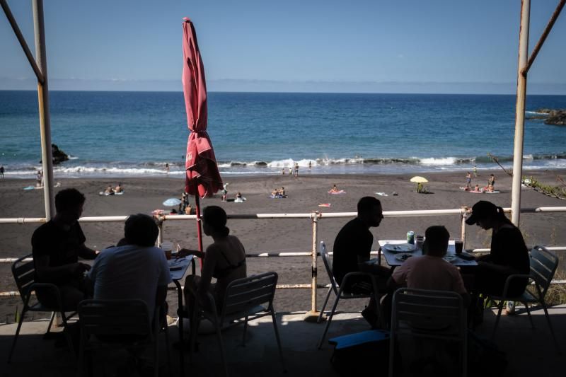 Abre la playa del Bollullo, en La Orotava