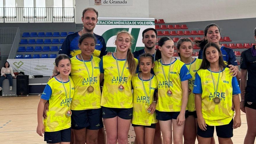 El Adecor PTV Telecom y el AVC Academia Británica suben al podio en el Campeonato de Andalucía alevín