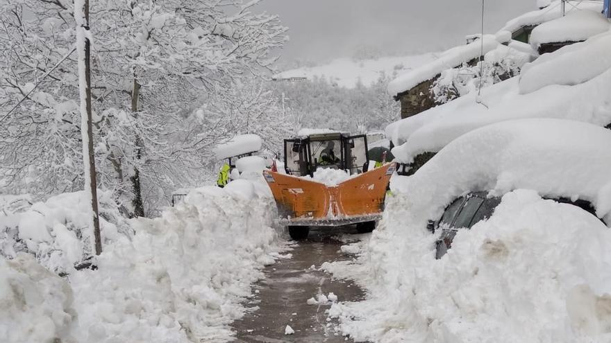 El Gobierno despliega medio millar de quitanieves ante la previsión de nevadas a 500 meros