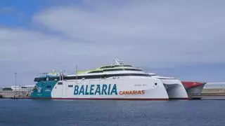 El nuevo catamarán de Baleària llega al Puerto de Las Palmas para impulsar la línea con Morro Jable