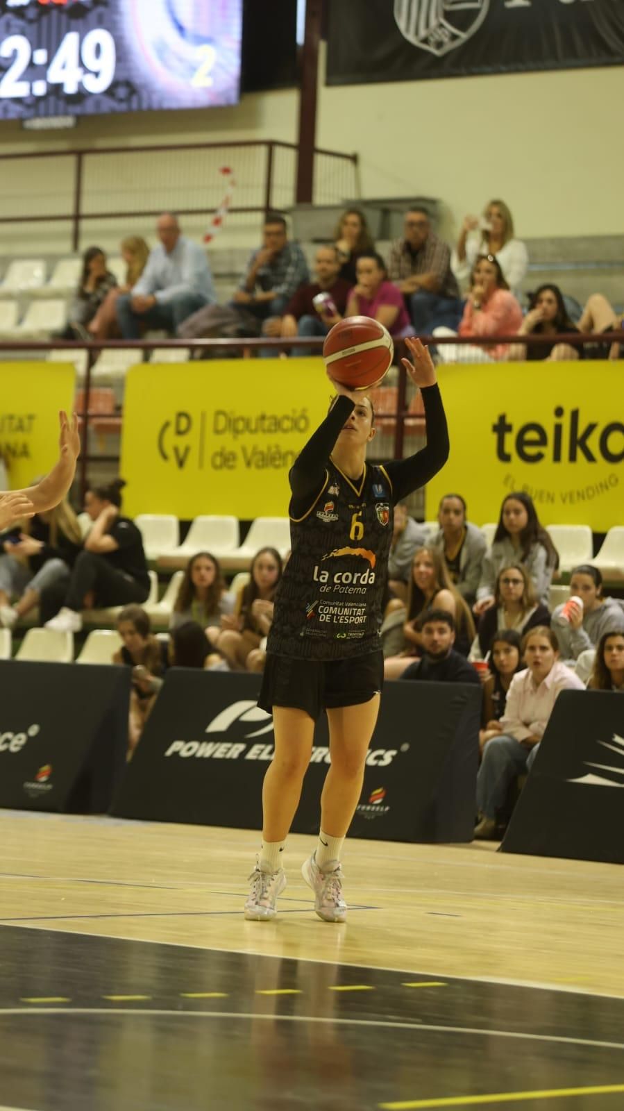 Las mejores imágenes de la celebración del triunfo de la Cordà de Paterna que da acceso al playoff de ascenso