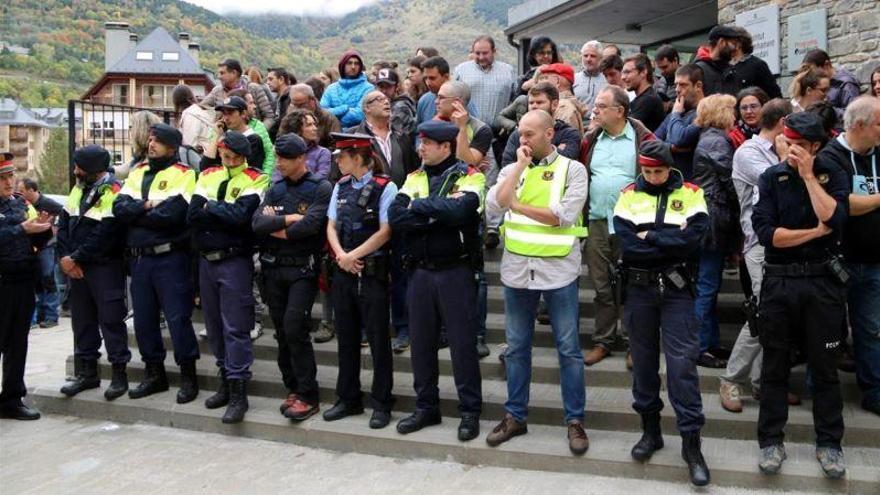 Mossos lloran de rabia durante el 1-O