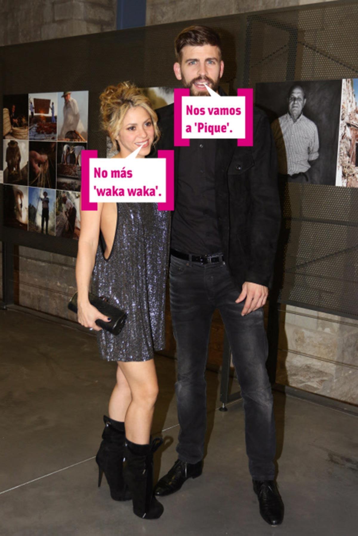 Shakira y Gerard Piqué posan en una exposición