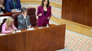 La presidenta de la Comunidad de Madrid, Isabel Díaz Ayuso, en el Pleno de la Asamblea