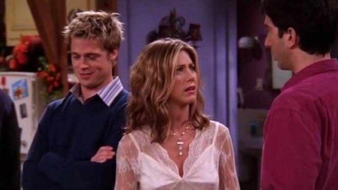 Brad Pitt y Jennifer Aniston en un capítulo de 'Friends'