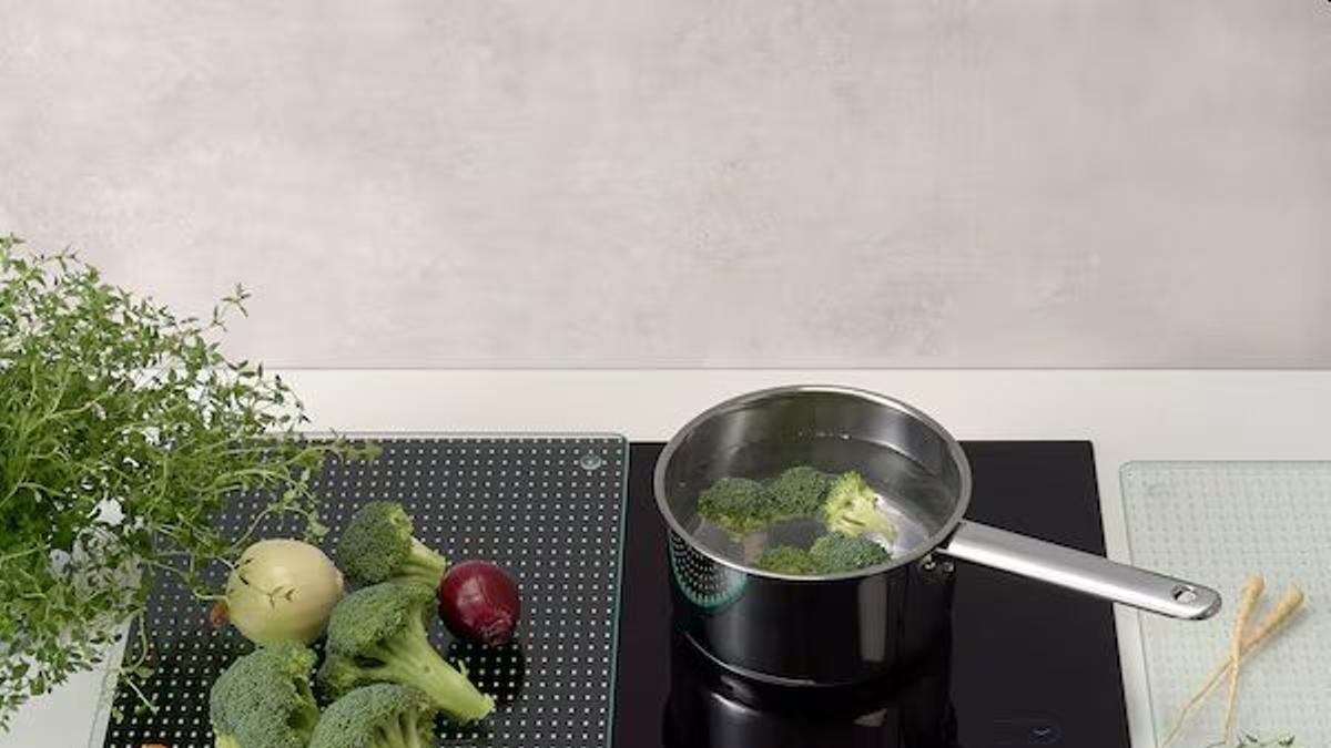 Placas de cristal templado de Ikea para proteger la vitrocerámica y ganar espacio en la cocina