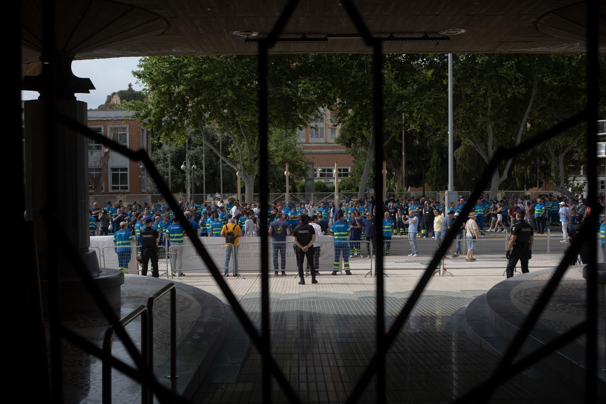 Los trabajadores de Navantia protestan frente a la Asamblea Regional