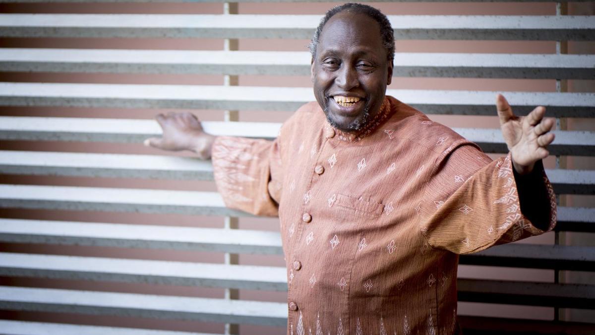 El escritor Ngugui wa Thiong'o en una visita a Barcelona, en el 2017.