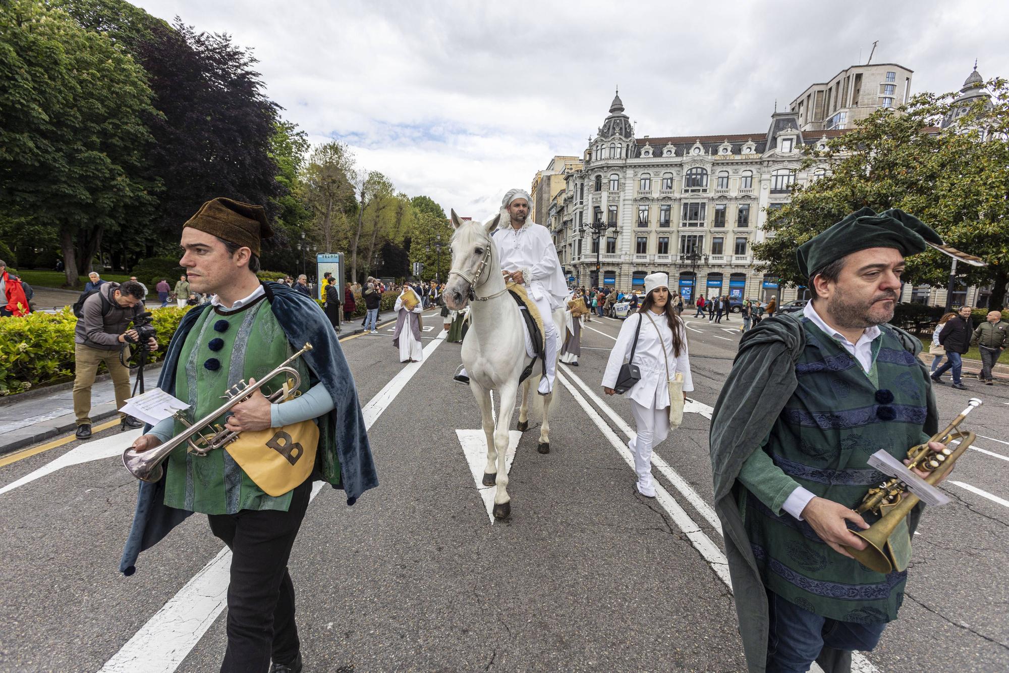 En imágenes | Cabalgata del Heraldo por las calles de Oviedo