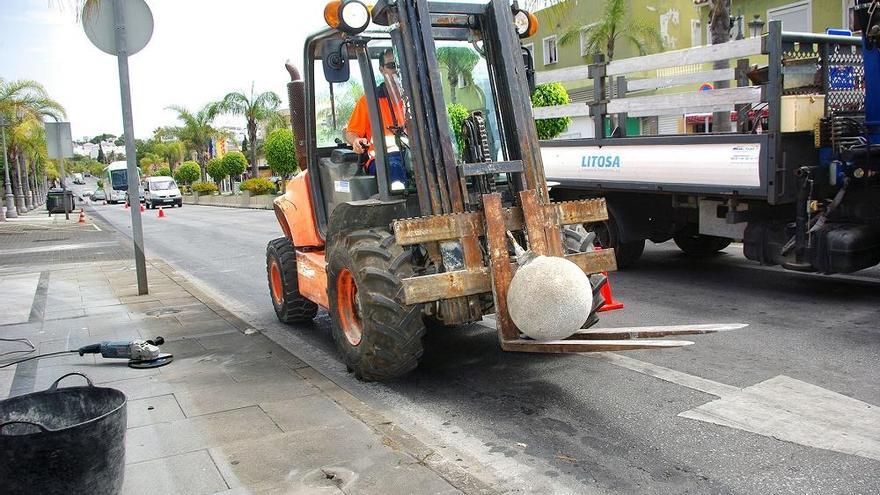 Ayer comenzaron las primeras tareas en esta céntrica avenida torremolinense.