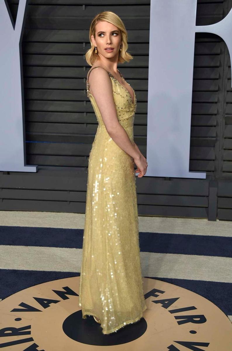 Emma Roberts, muy elegante con un vestido amarillo