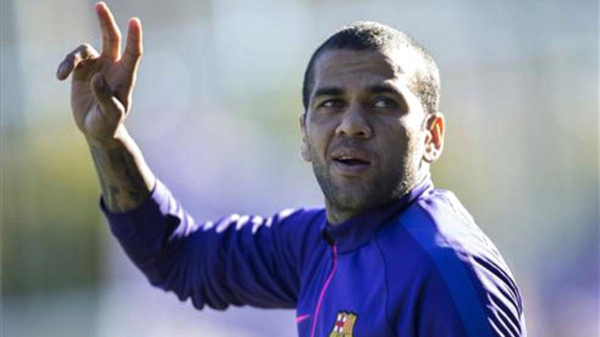 Grandes clubes europeos siguen a Dani Alves