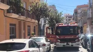 Aparatoso incendio en una céntrica calle de San Vicente del Raspeig
