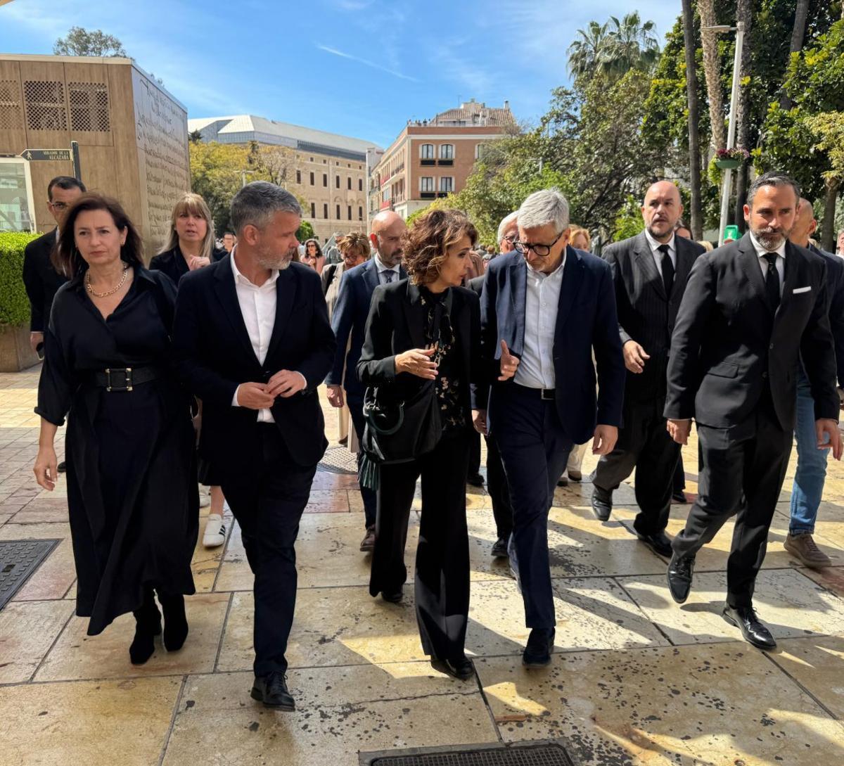 Pepe Bernal, Josele Aguilar y Daniel Pérez con la candidata socialista, María Jesús Montero. | L.O.