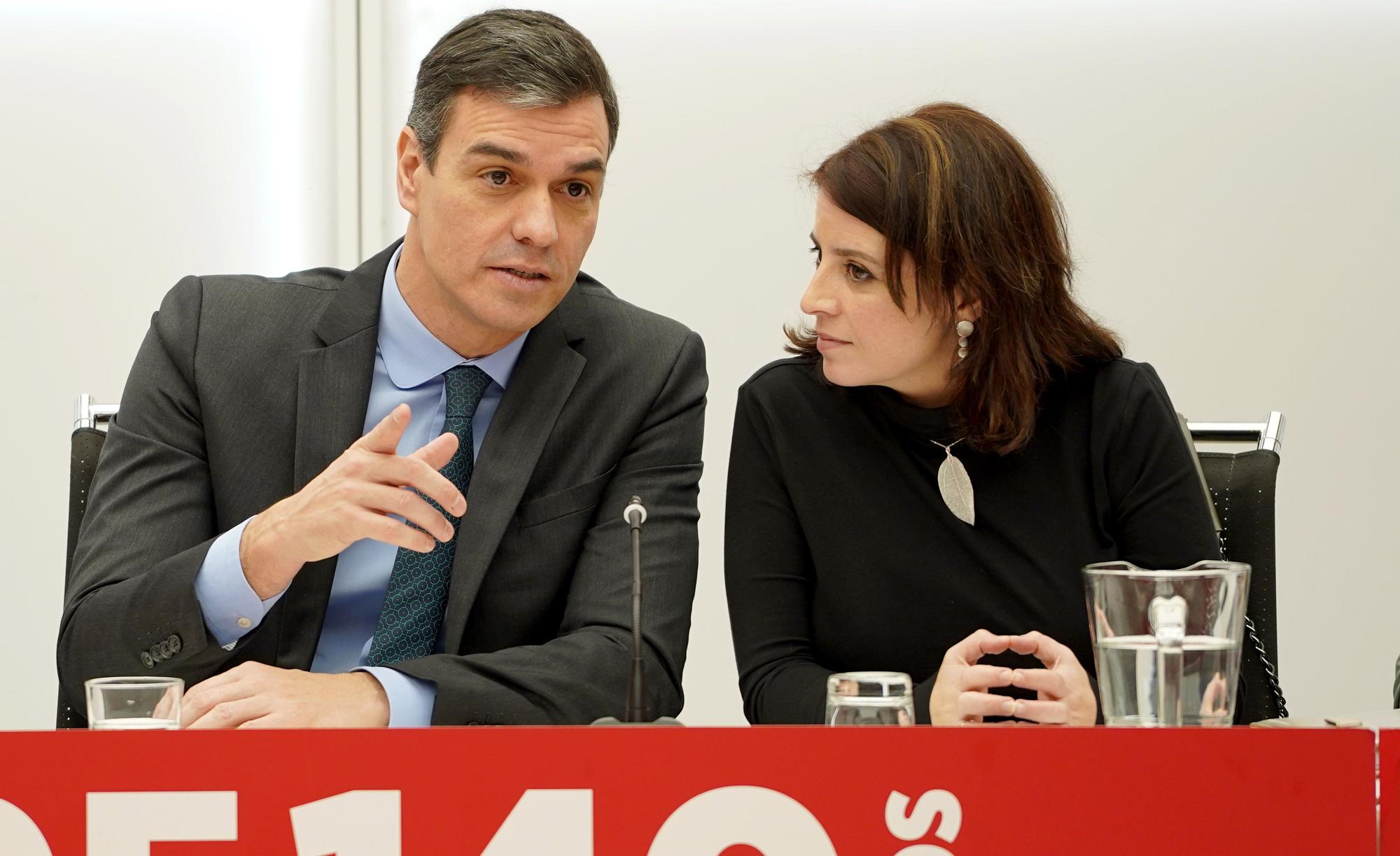 Adriana Lastra junto a Pedro Sánchez en una reunión de la  Comisión Permanente de la Ejecutiva Federal