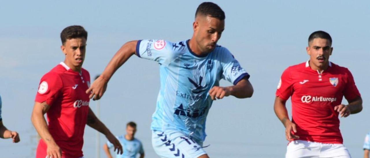 Fran Pérez, del Don Benito, durante el partido ante el Estepona.