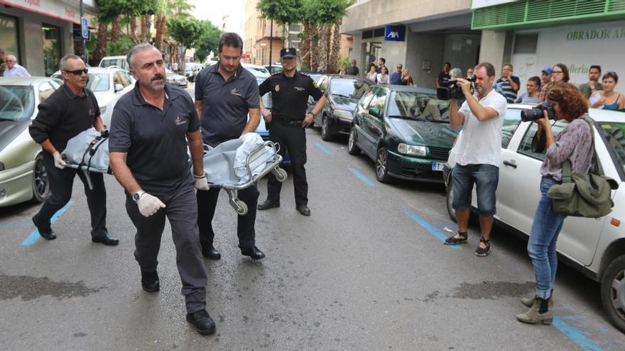 Momento en el que se llevan el cuerpo del precipitado.