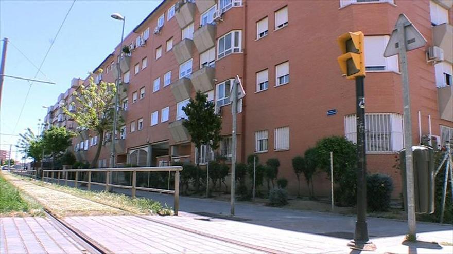 Hallan a una mujer asesinada con violencia en una vivienda