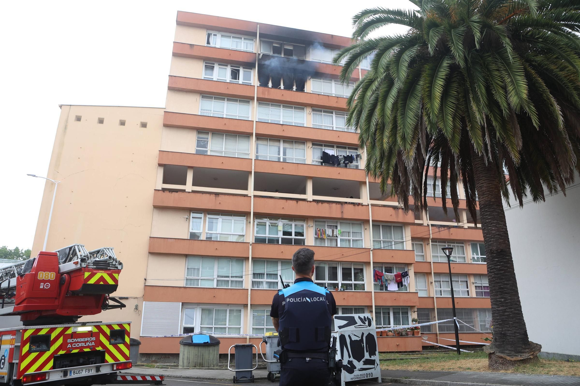 Incendio en un edificio de la calle Camelias