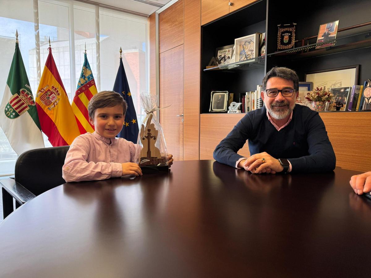 Marc Lafuente y el alcalde de San Vicente