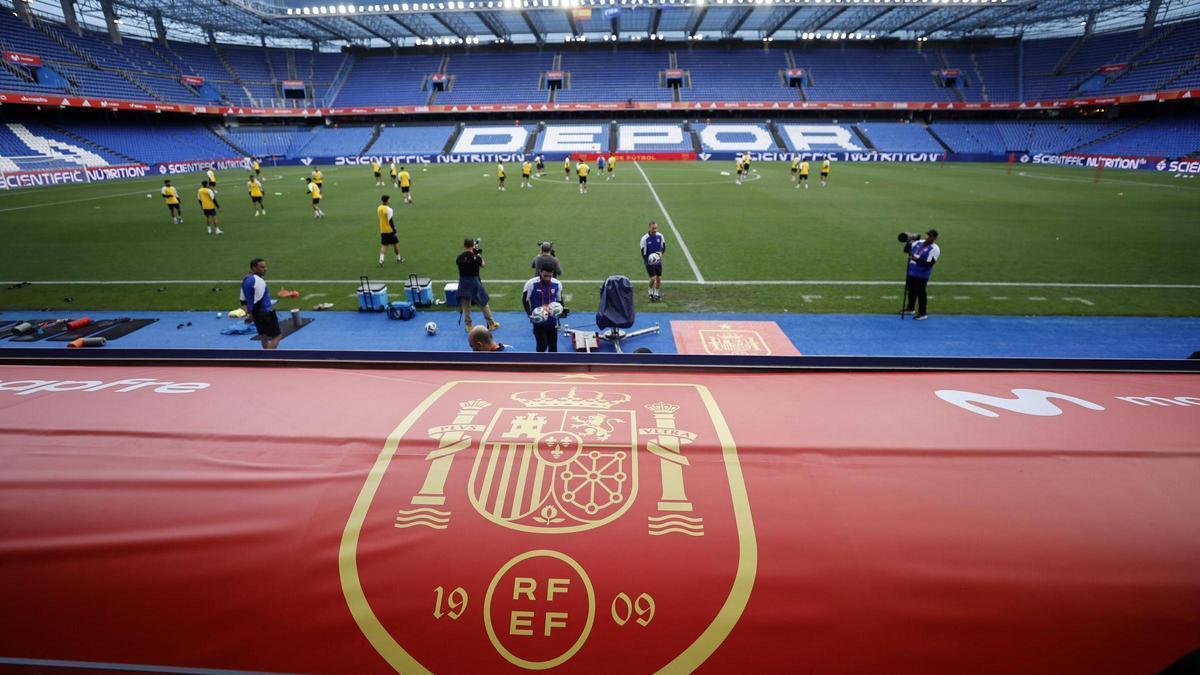 Riazor, listo para el encuentro, durante el entrenamiento de Irak del miércoles por la tarde