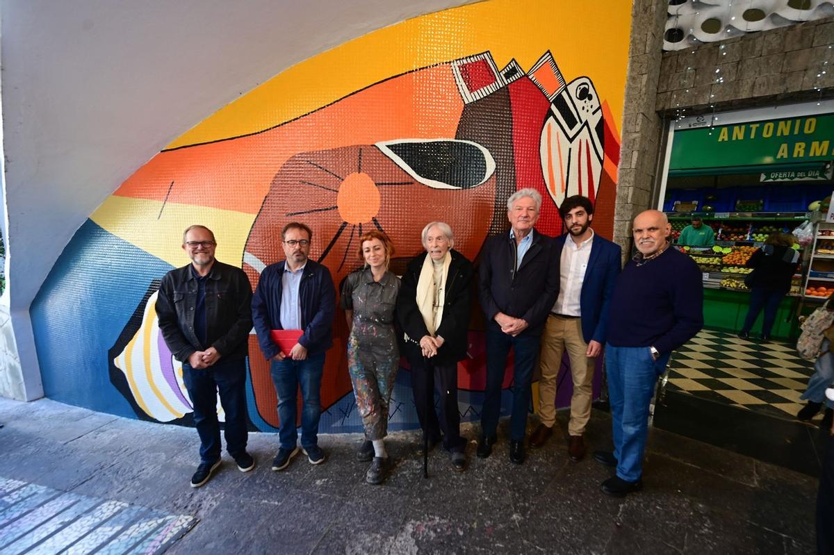 La entrada del Mercado Central de Las Palmas de Gran Canaria recupera los emblemáticos murales de Pepe Dámaso.