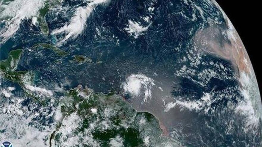 Puerto Rico declara estado de emergencia ante la llegada de la tormenta Dorian