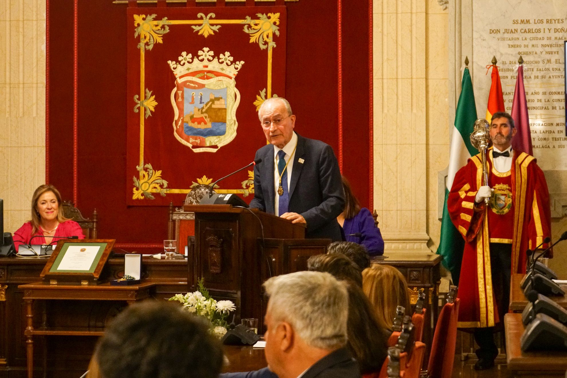 Acto de entrega de la medalla de la ciudad y del título de Hija Adoptiva de Málaga a título póstumo a María Zambrano