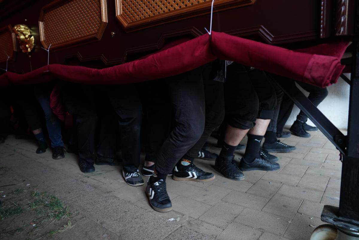 La salida del Cristo de las Lágrimas, en imágenes