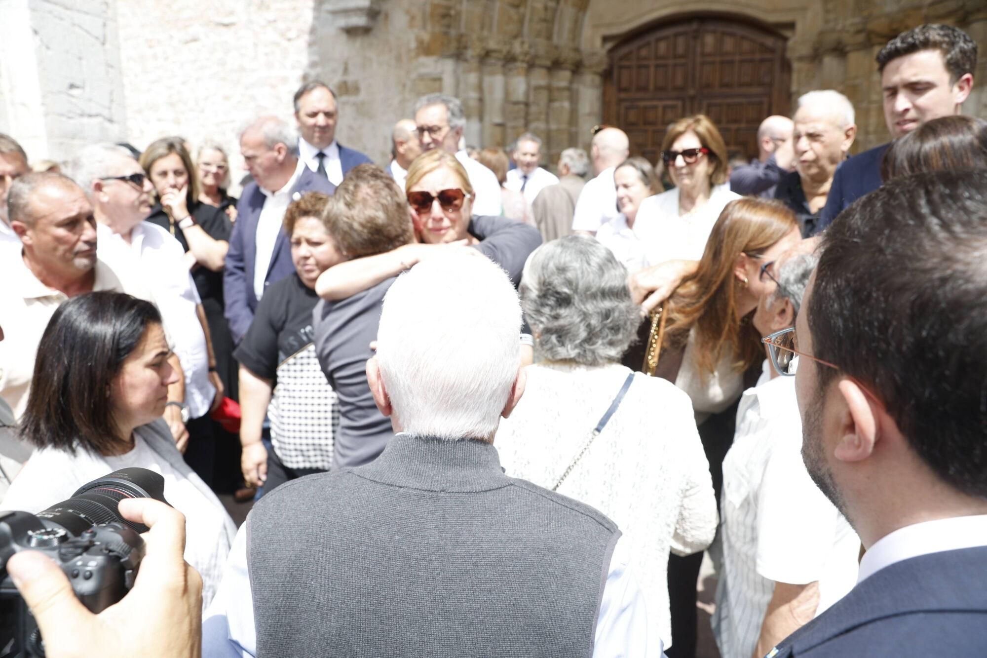 Las imágenes del funeral de Antonio Trevín en la basílica de Llanes.