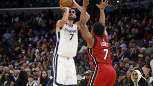 Santi Aldama, en una acción del partido Memphis Grizzlies-Miami Heat.