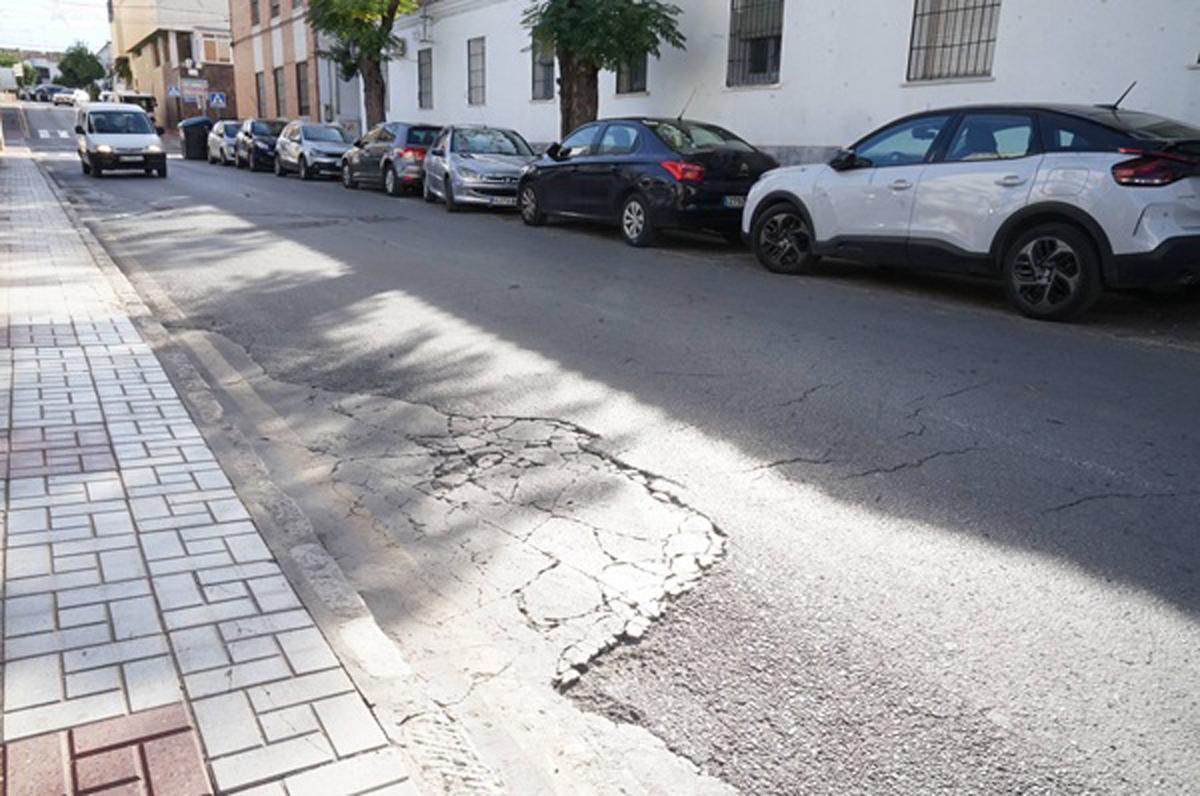 Se trata de una actuación en casi 400 metros lineales de asfaltado en las calles de Coín.