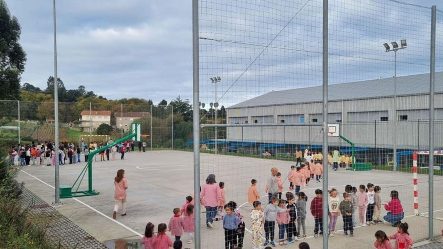 Simulacro de desalojo por un incendio en el colegio Cruceiro  | FDV