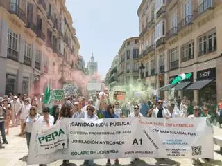 Enfermeras andaluzas se reivindican en la 'Pepa': "Por las que tienen que emigrar, por las que no pueden más"