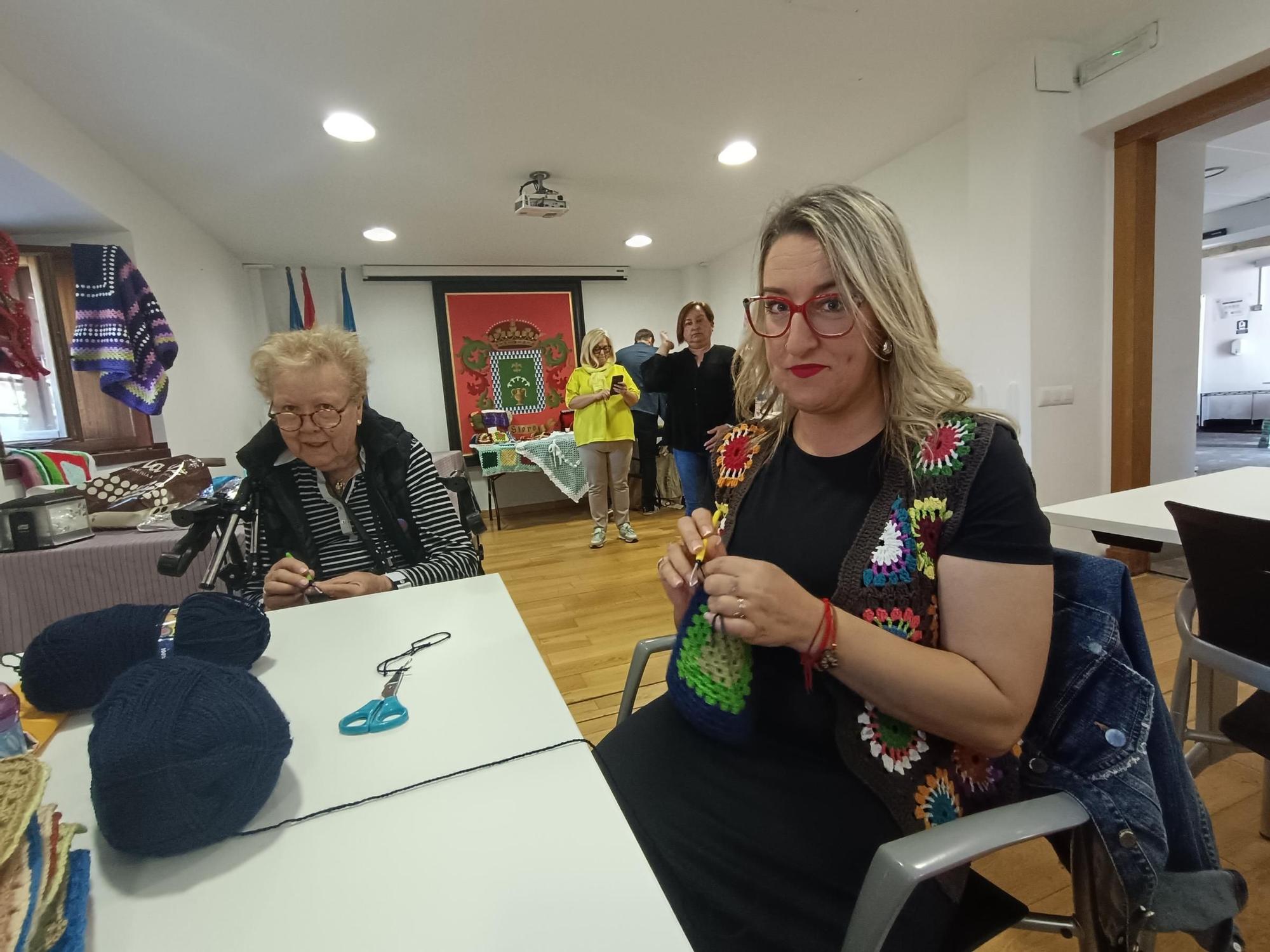 Así fue el Maratón Solidario de Crochet de Pola de Siero