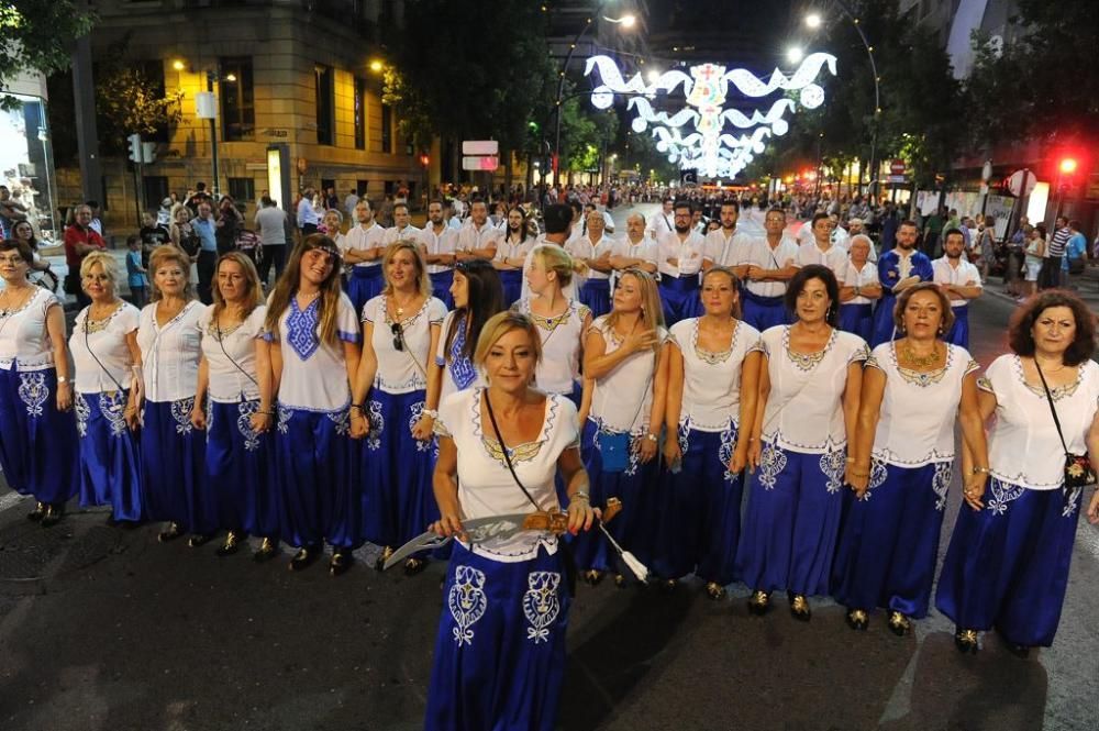 Desfile de Moros y Cristianos por las calles de Mu